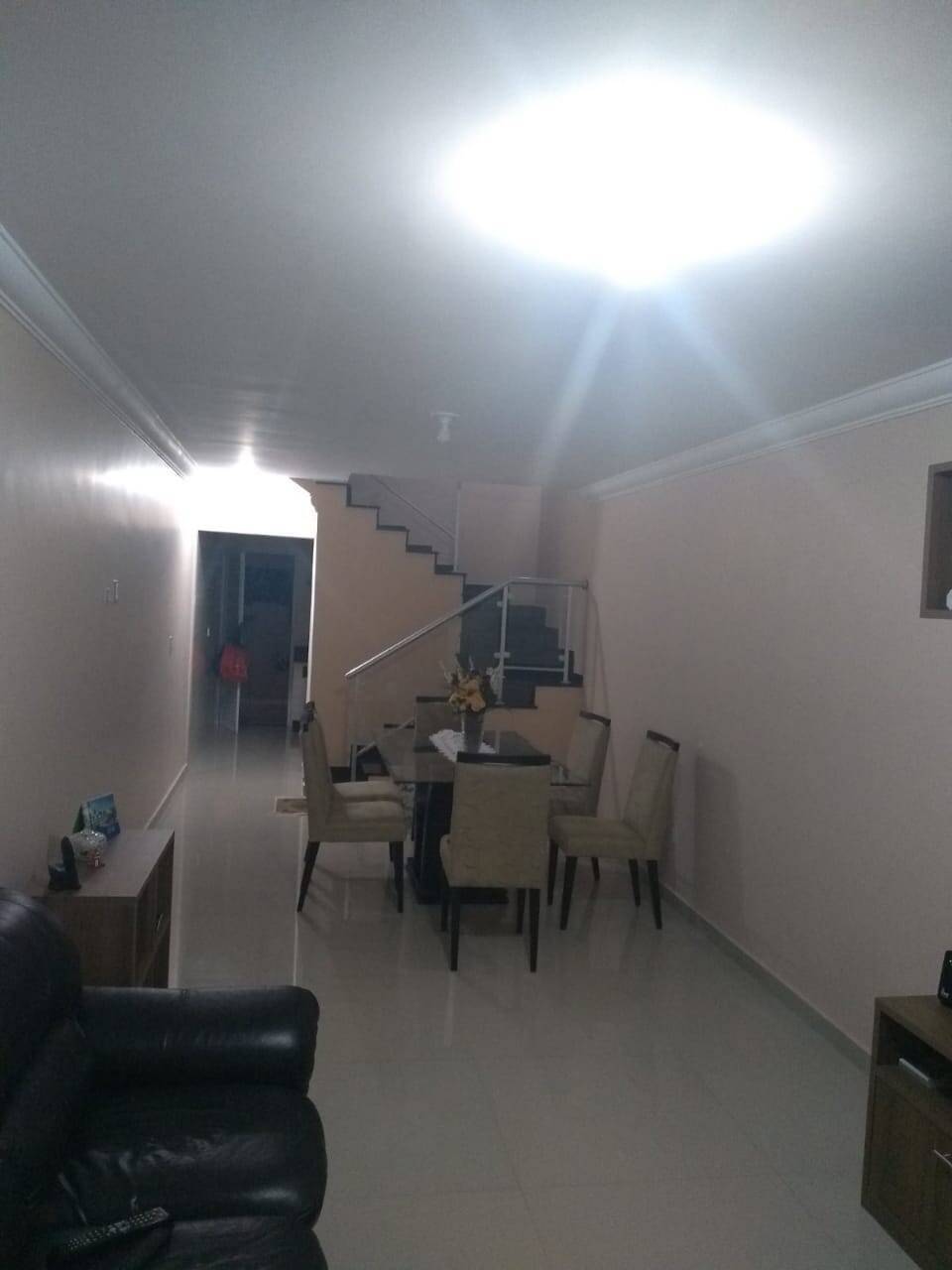 Sobrado à venda com 3 quartos, 84m² - Foto 1