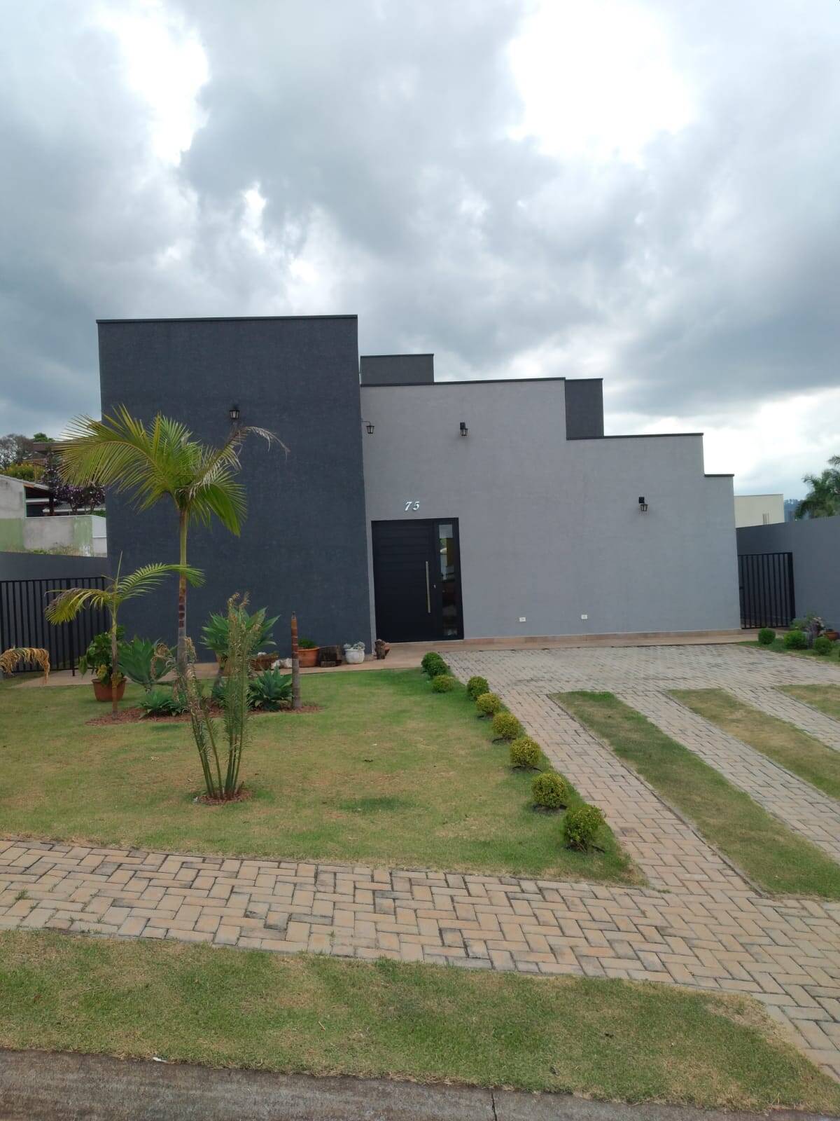 Casa à venda com 3 quartos, 600m² - Foto 1